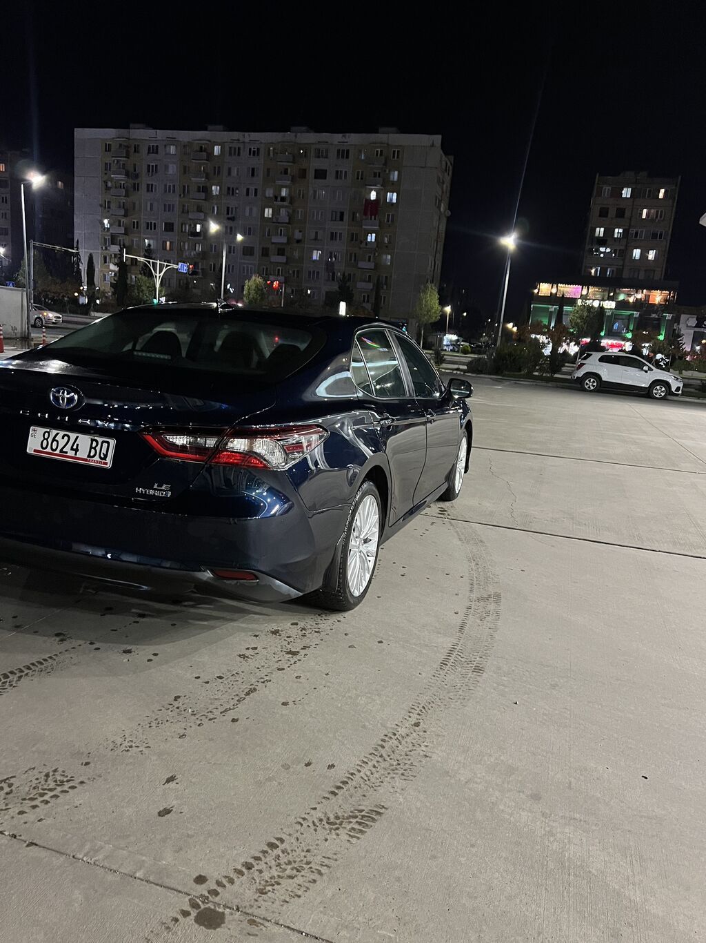 Toyota Camry: 2021 г., 2.5 л, Автомат, Гибрид, Седан: фото 5