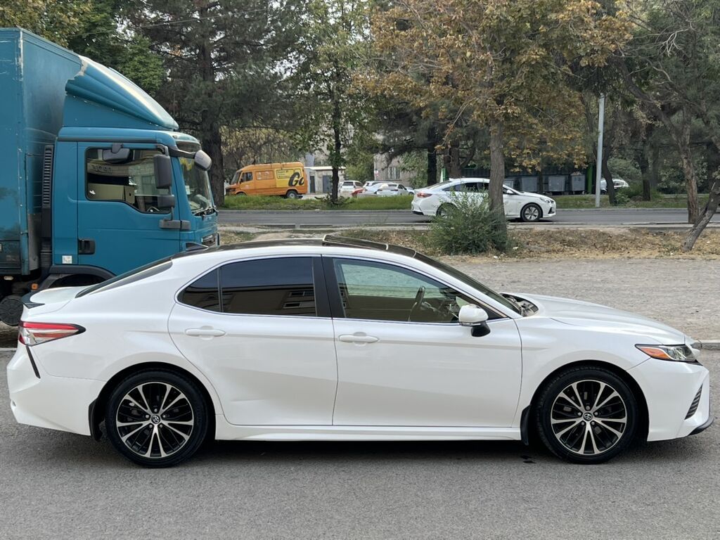 Toyota Camry: 2017 г., 2.5 л, Автомат, Бензин, Седан: фото 3