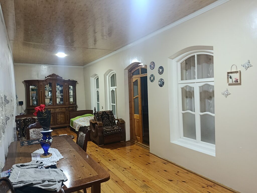 4 otaqlı, 700 kv. m, Yeni təmirli