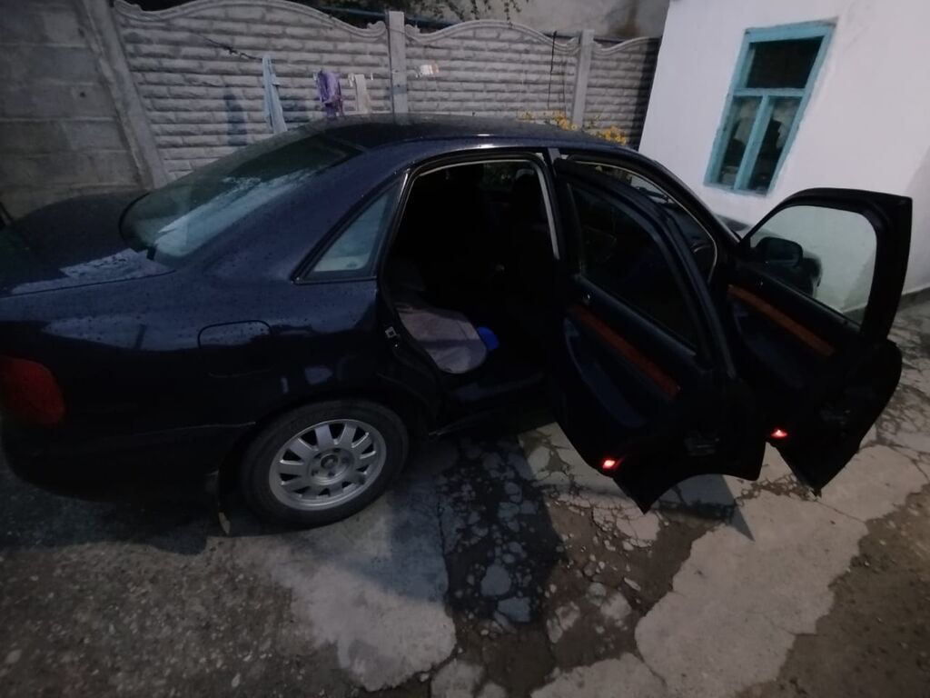 Audi A4: 1998 г., 2.8 л, Механика, Бензин, Седан: фото 6