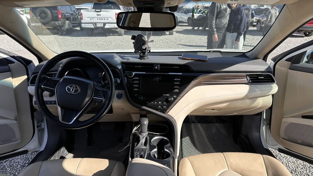 Toyota Camry: 2020 г., 2.5 л, Автомат, Гибрид, Седан: фото 3