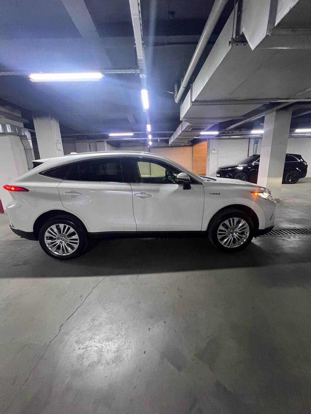 Toyota Venza: 2021 г., 2.5 л, Автомат, Гибрид, Внедорожник: фото 4