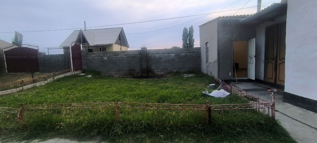 Квартира берилет. 1 комната. мебель: диван, шкаф. душ бар. Ош базарга: фото 6