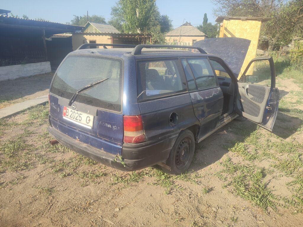 Opel Astra: 1993 г., Механика, Бензин, Универсал: фото 3