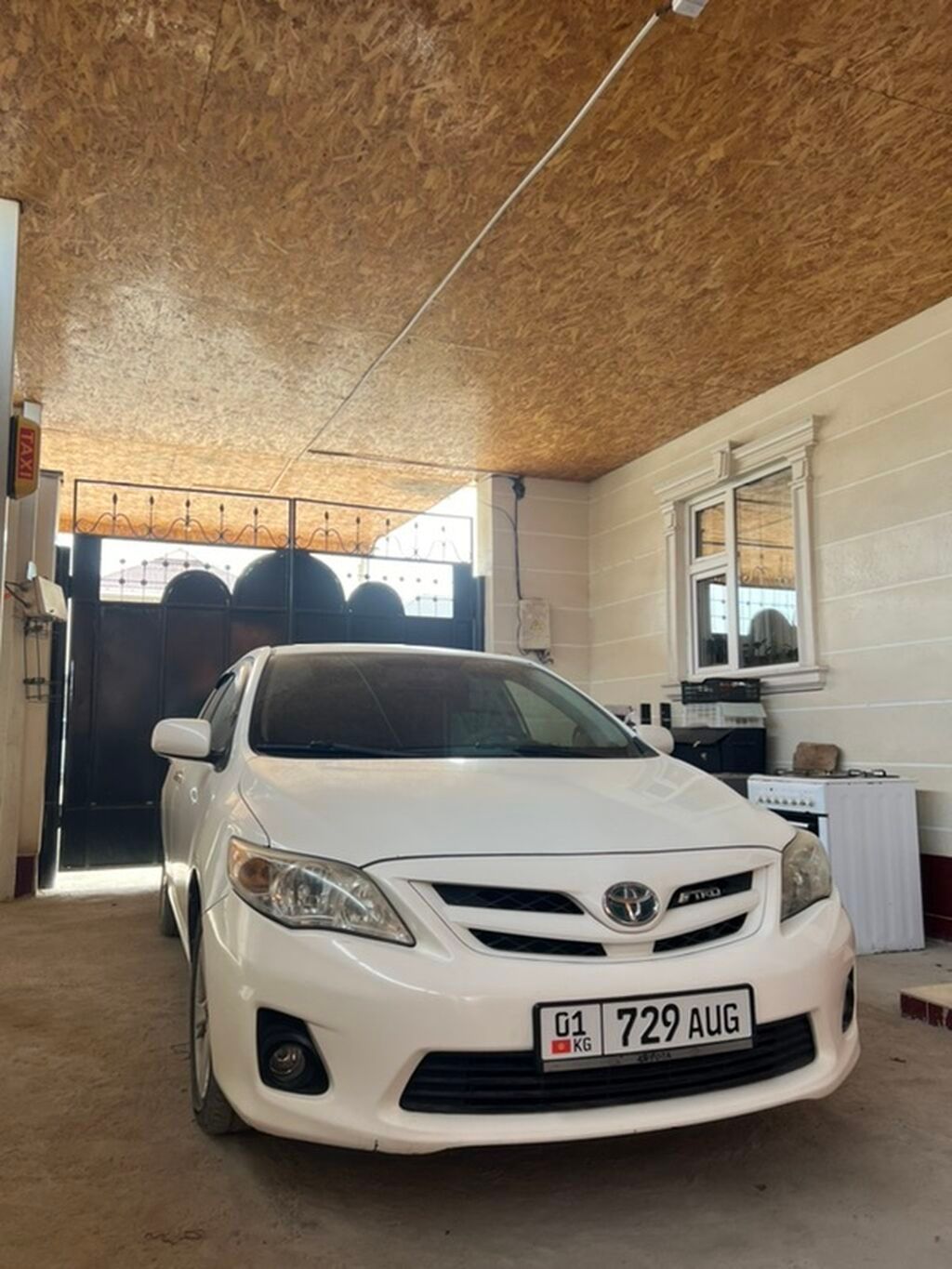 Toyota Corolla: 2011 г., 1.8 л, Автомат, Бензин, Седан: фото 2