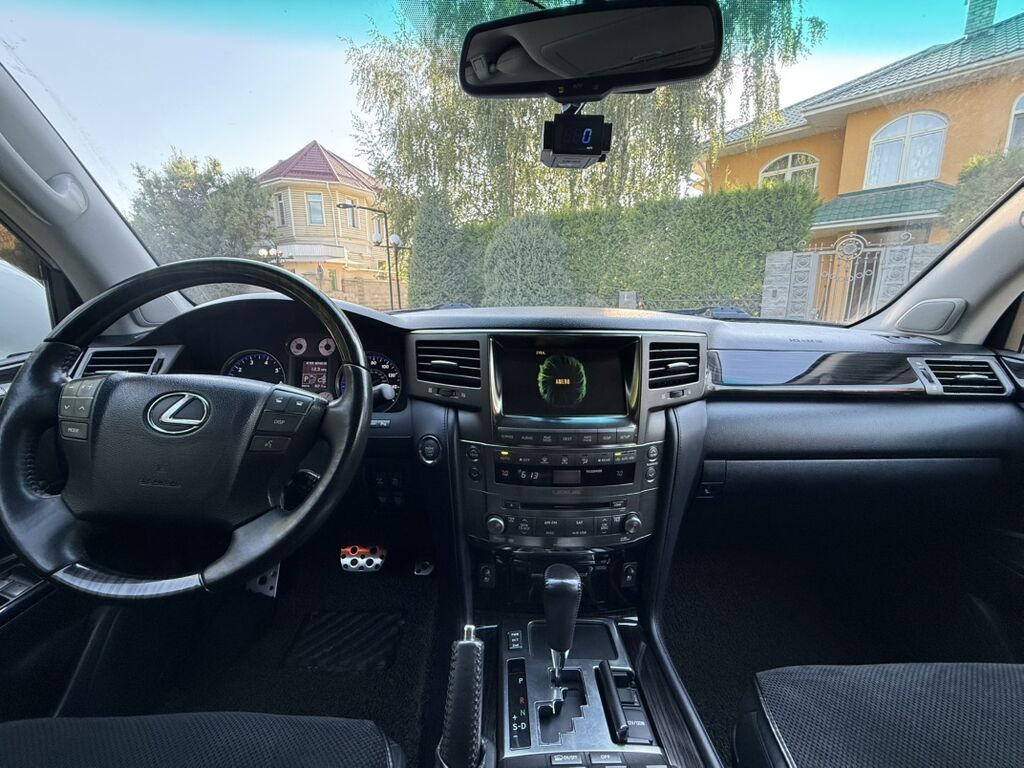 Lexus LX: 2011 г., 5.7 л, Автомат, Бензин, Внедорожник: фото 3