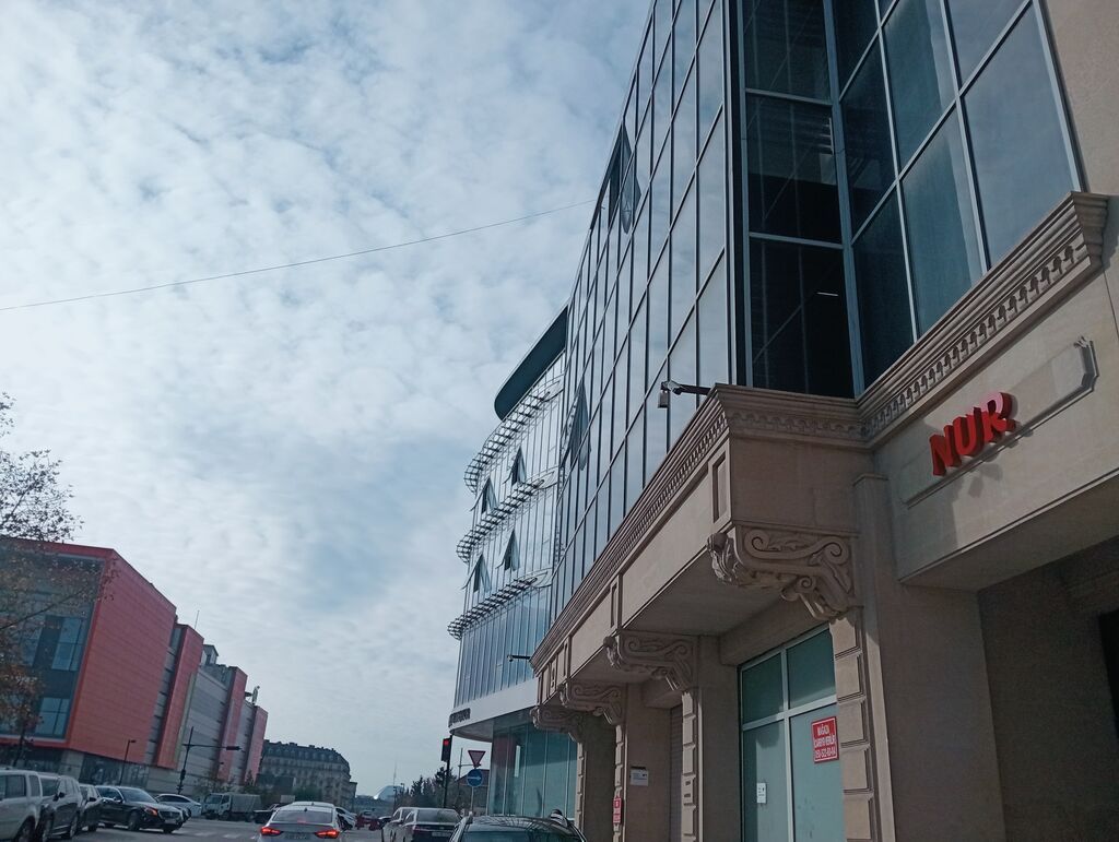 İcarəyə verilən ofis sahəsi. Babek pr 31, ağ şəhər ctiy park ilə