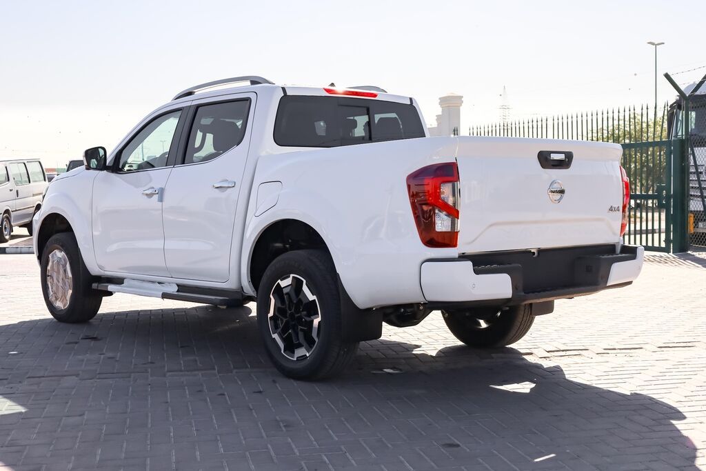 Nissan Navara: 2024 г., 2.5 л, Механика, Бензин, Пикап: фото 2