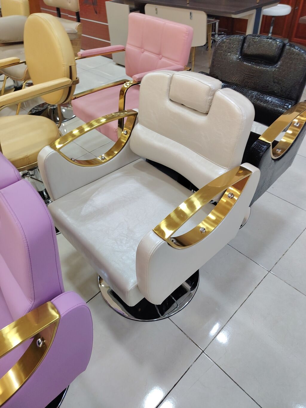 Salon və bərbərxana üçün peşəkar kreslo. Müasir və zövqlü dizayna
