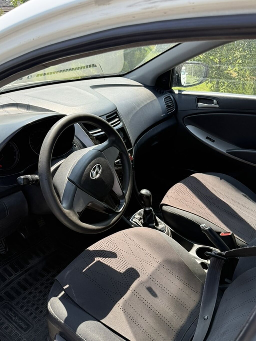 Hyundai Accent: 2015 г., 1.4 л, Механика, Бензин, Седан: фото 7