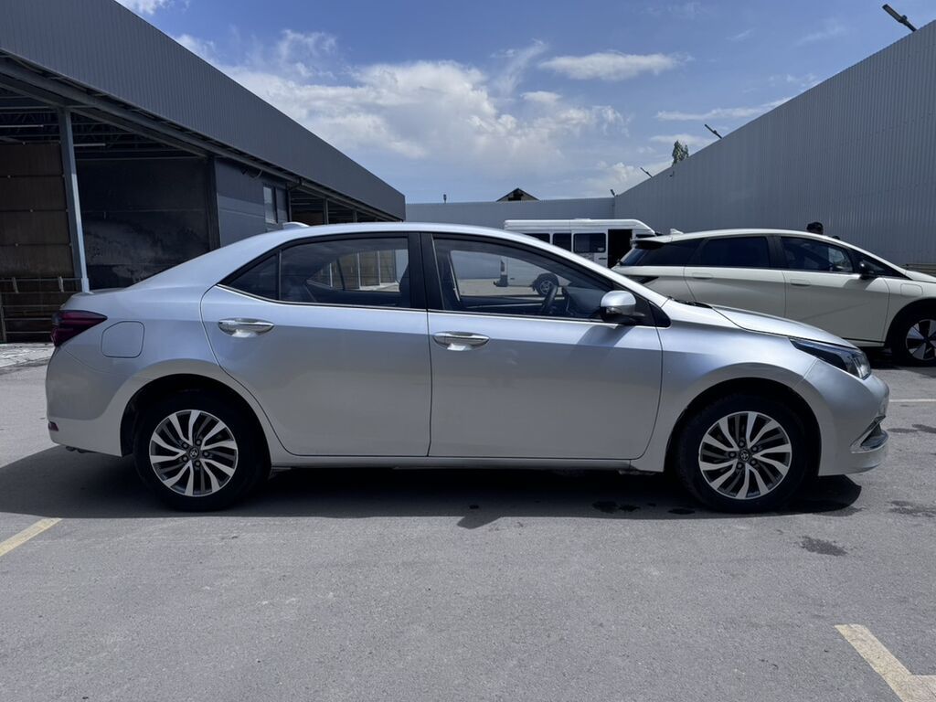 Toyota Corolla: 2019 г., 1.8 л, Робот, Гибрид, Седан: фото 7