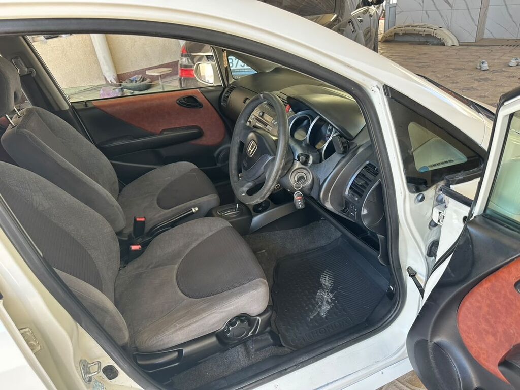 Honda Fit: 2003 г., 1.3 л, Автомат, Бензин, Хэтчбэк: фото 2
