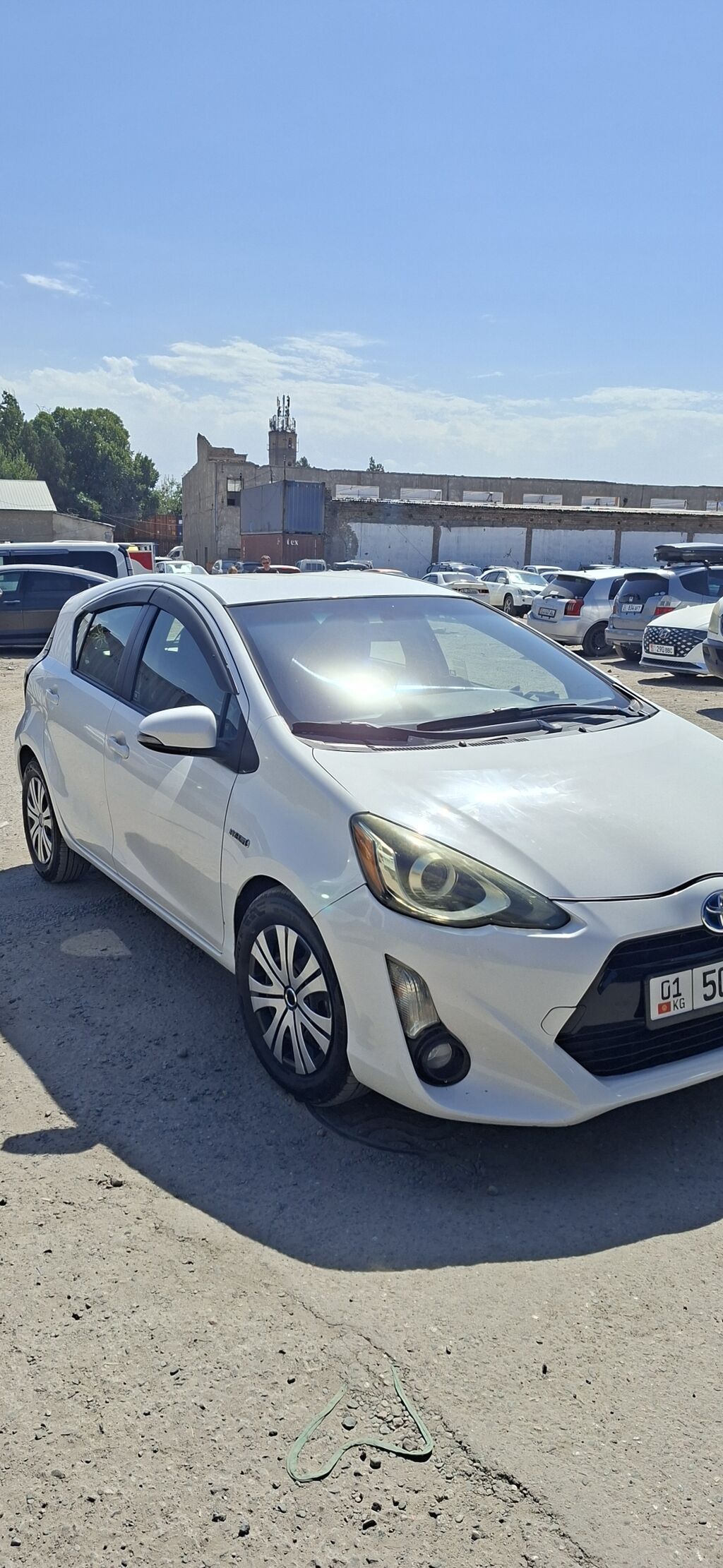 Toyota Aqua: 2016 г., 1.5 л, Вариатор, Гибрид, Хэтчбэк: фото 4