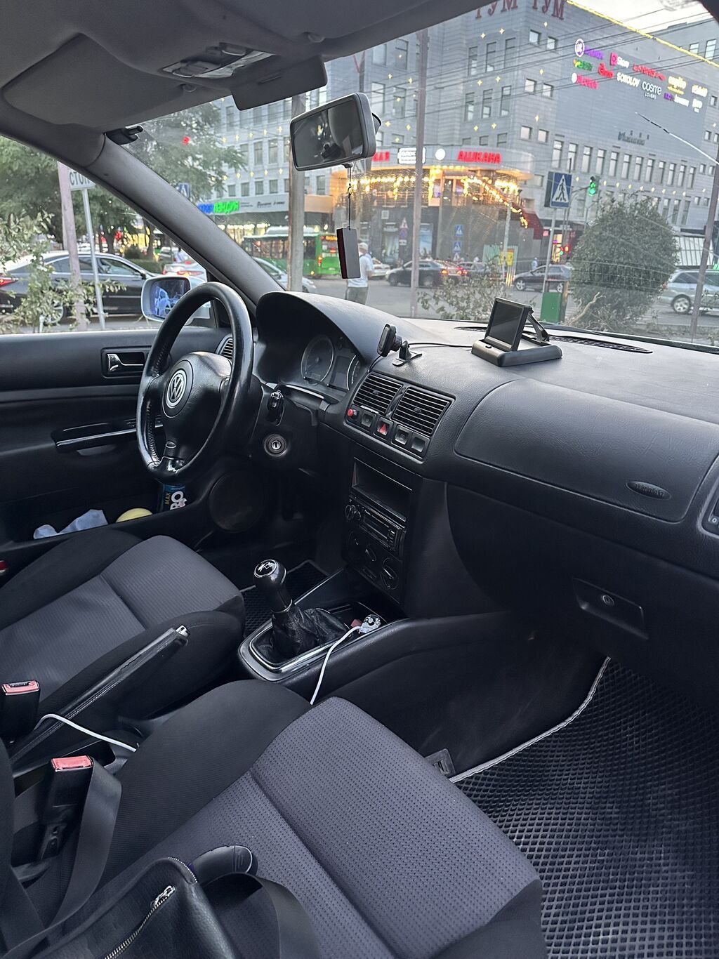 Volkswagen Golf: 2002 г., 1.6 л, Механика, Бензин, Хэтчбэк: фото 6