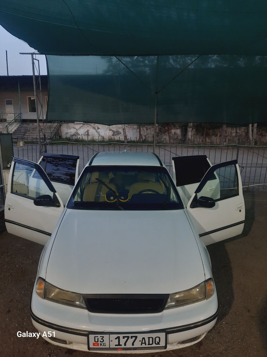 Daewoo Nexia: 1995 г., 1.5 л, Механика, Бензин, Седан: фото 3