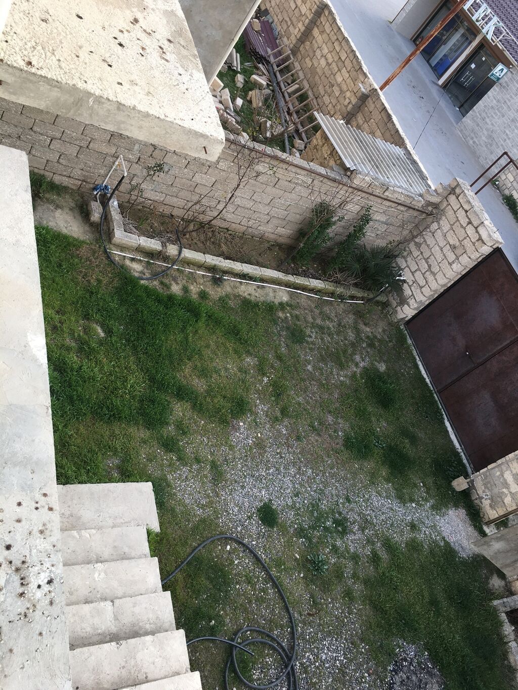 Binə 6 otaqlı, 370 kv. m, Təmirsiz