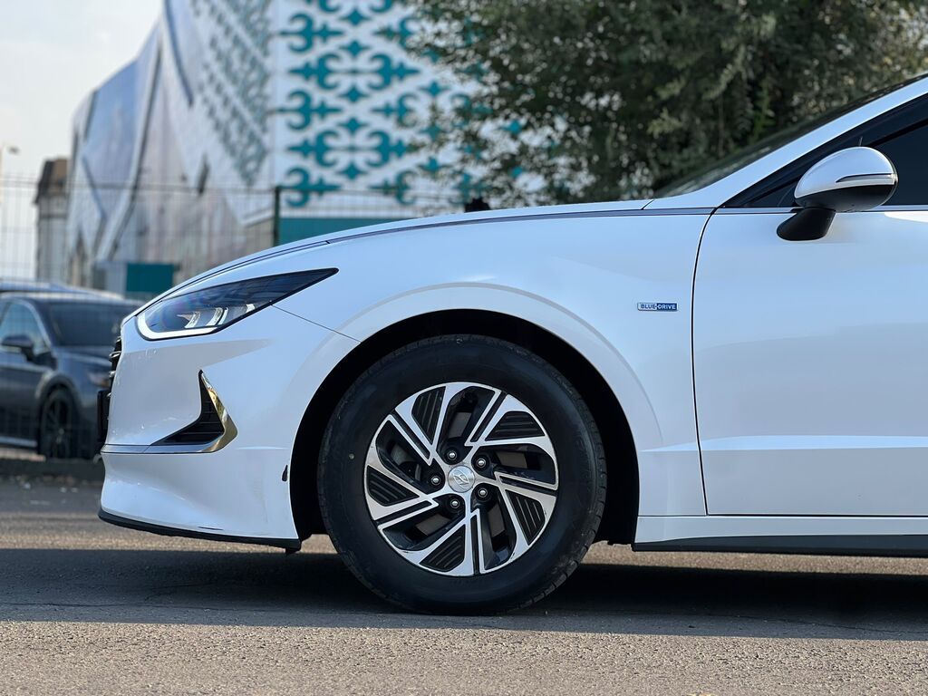 Hyundai Sonata: 2019 г., 2 л, Автомат, Гибрид, Седан: фото 2