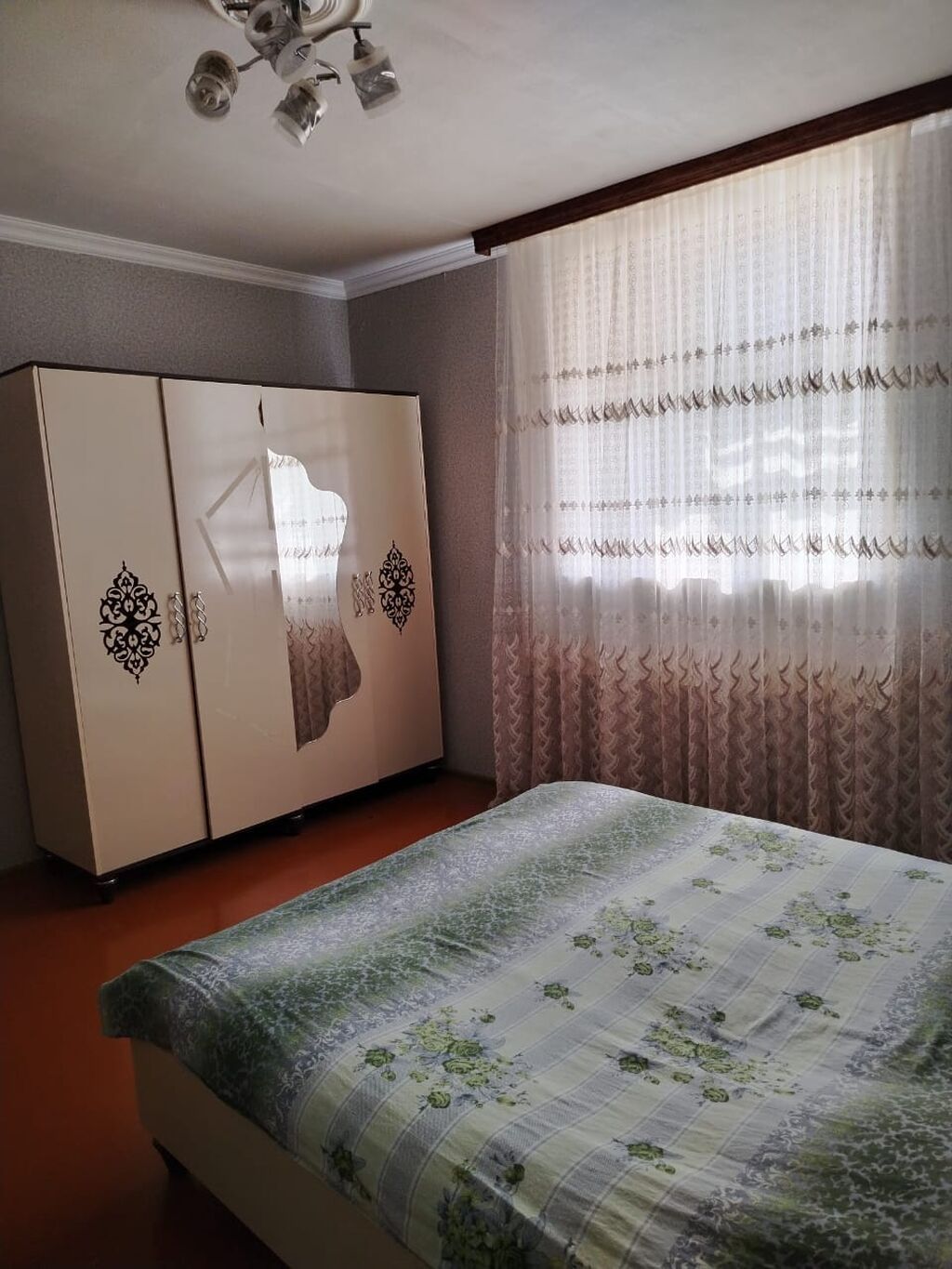 Bağ evi/sahə ilə birlikdə ev - 1 mərtəbəli həyət evi, geniş eyvanlı -