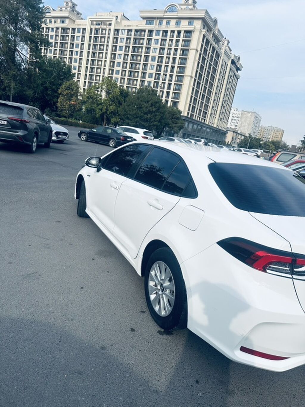 Toyota Corolla: 2021 г., 1.8 л, Гибрид, Седан: фото 3