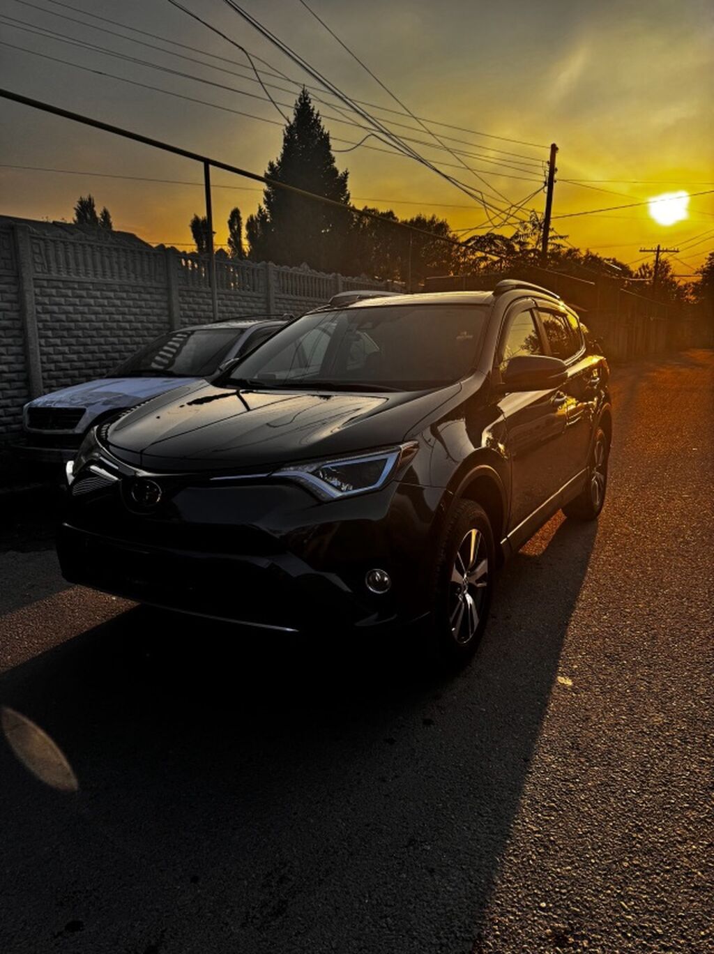 Toyota RAV4: 2017 г., 2.5 л, Автомат, Бензин, Кроссовер — фото 2