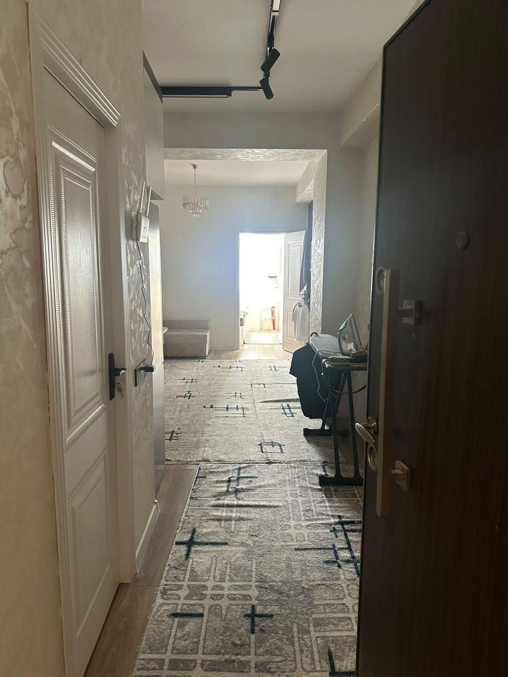 1 otaqlı mənzil – studiya mətbəxli - Plan: Girişdən geniş dəhliz