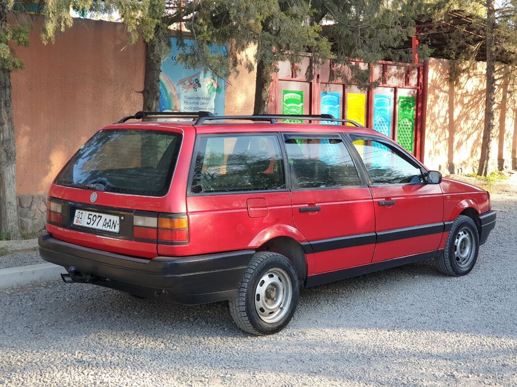 Volkswagen Passat: 1990 г., 1.8 л, Механика, Бензин, Универсал: фото 4