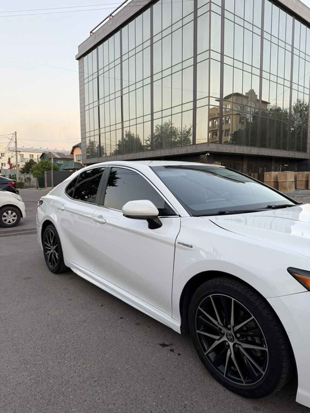 Toyota Camry: 2021 г., Автомат, Гибрид, Седан: фото 6