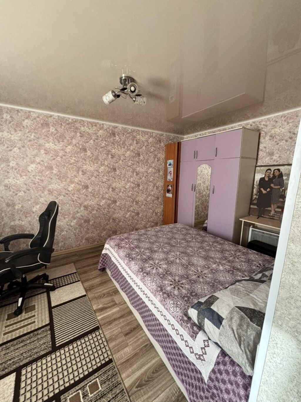 Продаю дом из 2 х комнат просторная большая кухня веранда в центре: фото 3