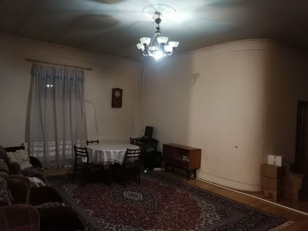 8 otaq, 360 kv. m, Orta təmir