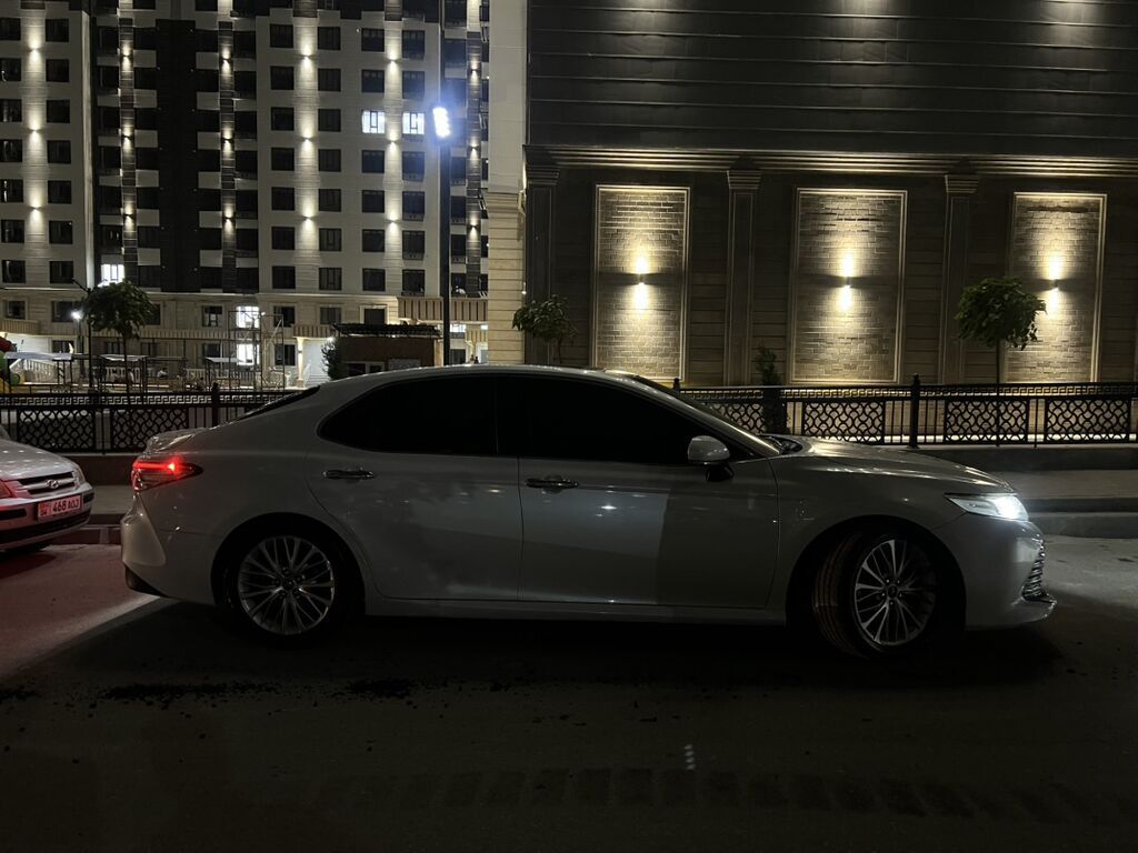 Toyota Camry: 2019 г., 2.5 л, Автомат, Бензин, Седан: фото 2