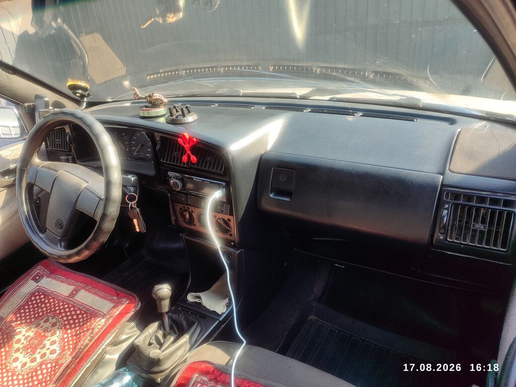 Volkswagen Passat: 1990 г., 1.8 л, Механика, Бензин, Седан: фото 5