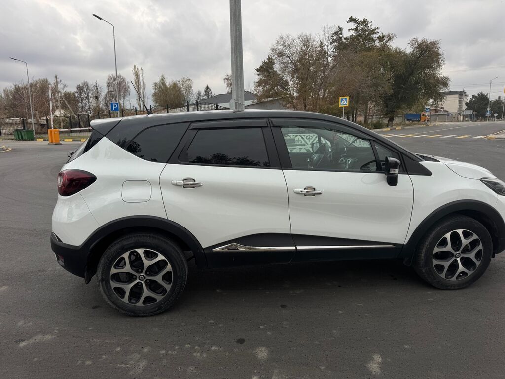 Renault Kaptur: 2017 г., 2 л, Автомат, Бензин, Кроссовер: фото 3