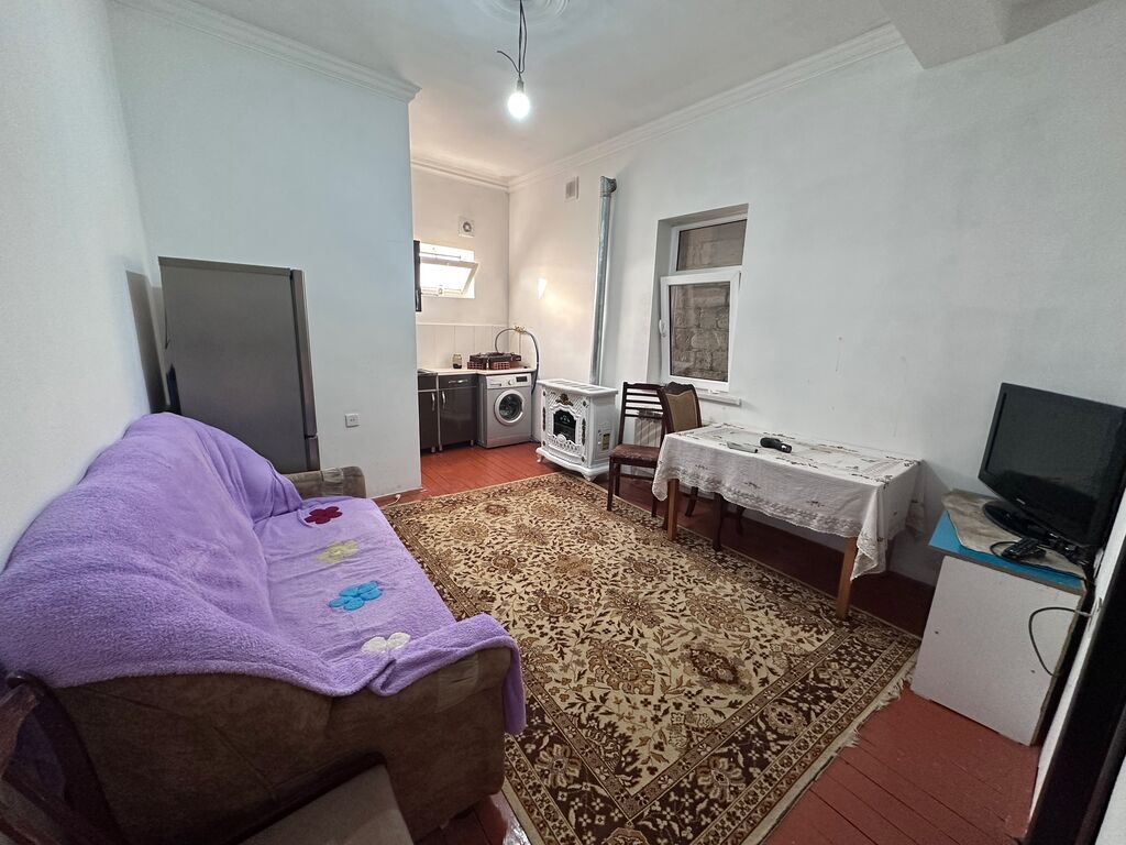Xırdalan şəhəri, 7 nömrəli məktəb və Uğur marketin yaxınlığında