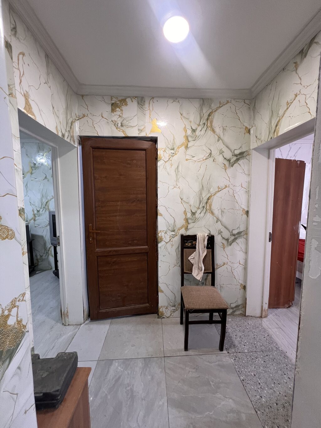 Bineqedi 3 otaqli heyetine mawin giren kobisi var ev umumi isti poldu