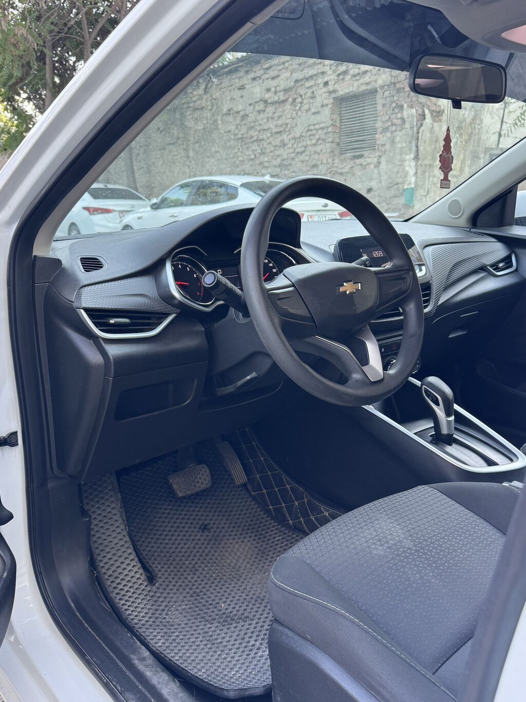Chevrolet Onix: 2021 г., 1 л, Автомат, Бензин, Седан: фото 5