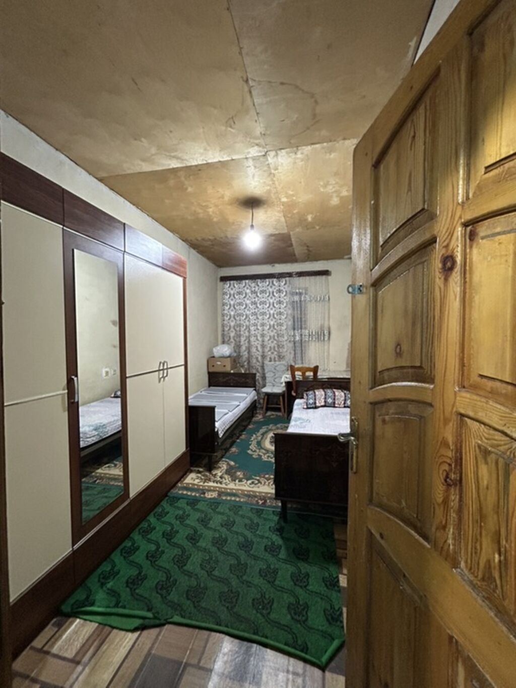 Montində yerləşir tək bəyə verilir 200 AZN
Kommunal daxildir