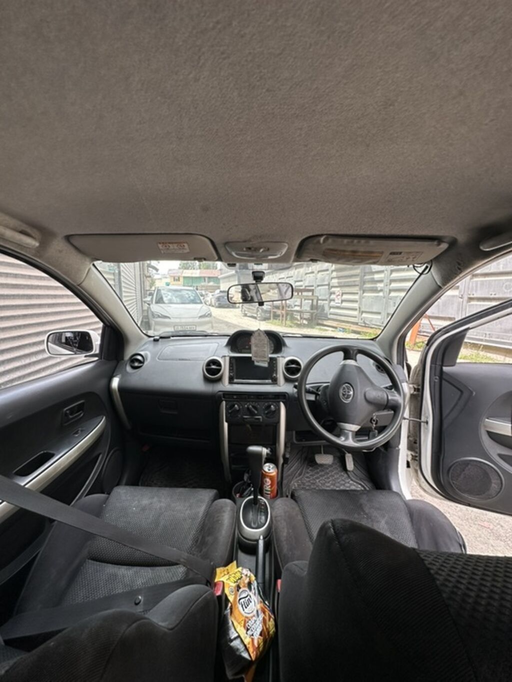 Toyota Ist: 2003 г., 1.3 л, Автомат, Бензин, Хэтчбэк: фото 2