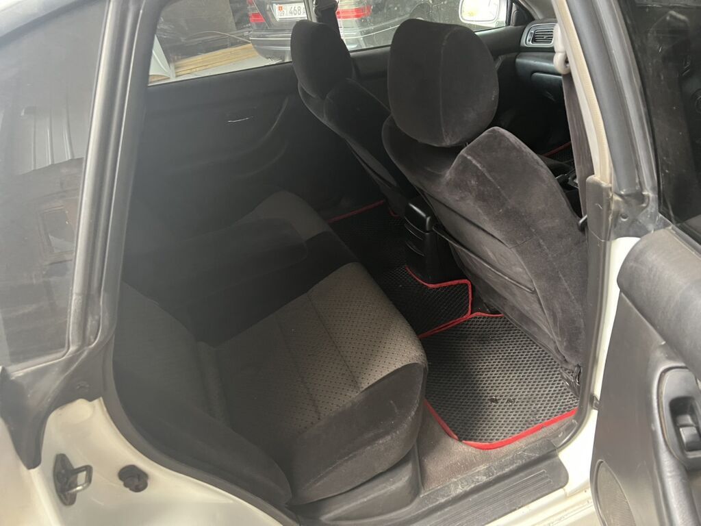 Subaru Legacy: 2001 г., Седан: фото 6