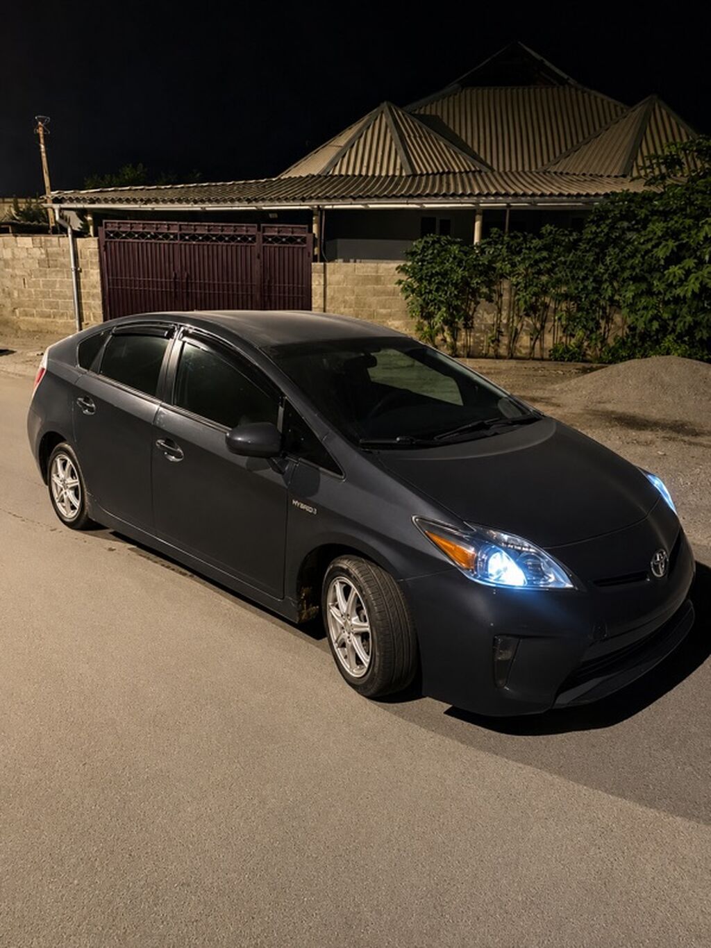 Toyota Prius: 2013 г., 1.8 л, Автомат, Гибрид, Хэтчбэк: фото 3