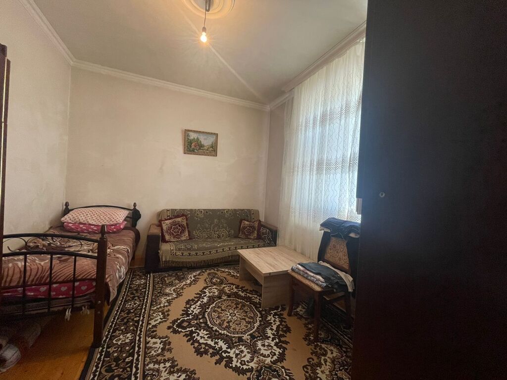 Binəqədi qəs. 7 otaqlı, 300 kv. m