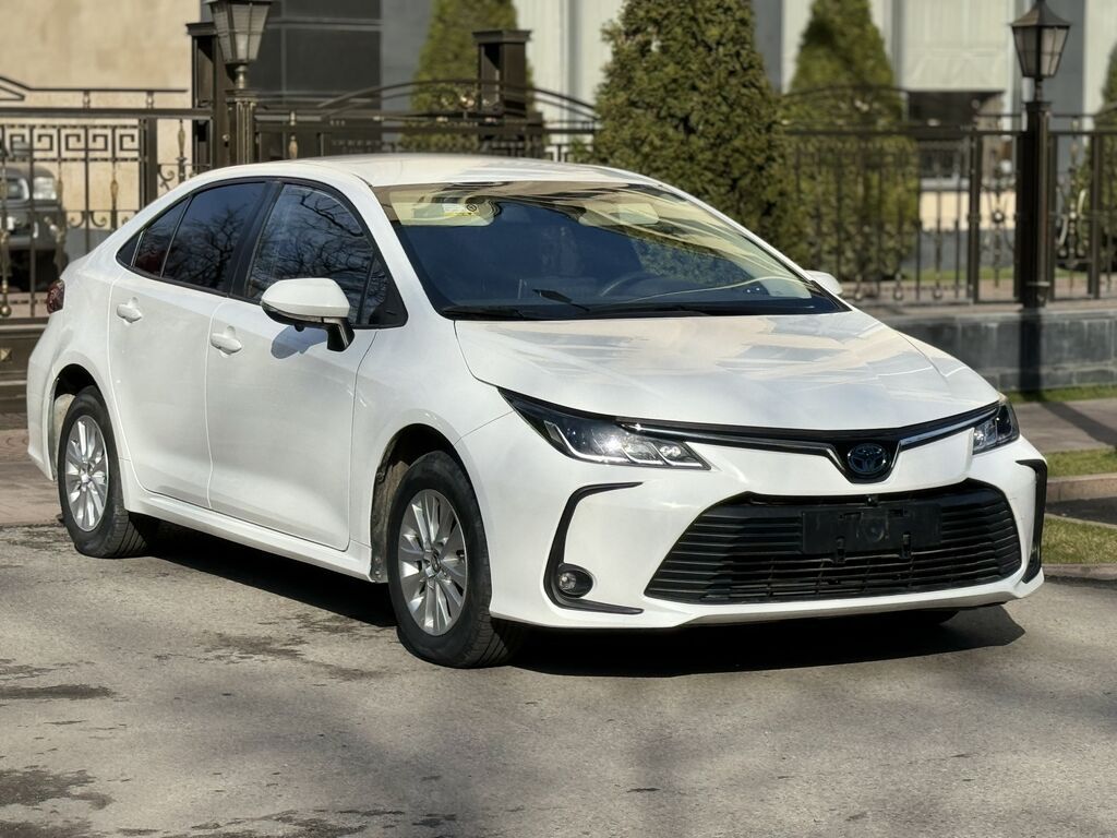 Toyota Corolla: 2021 г., 1.8 л, Вариатор, Гибрид, Седан: фото 3