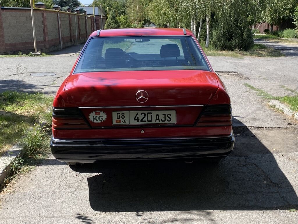 Mercedes-Benz W124: 1988 г., 2.3 л, Механика, Бензин, Седан: фото 7