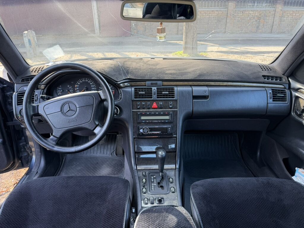 Mercedes-Benz E-Class: 1998 г., 4.3 л, Автомат, Бензин, Седан: фото 4