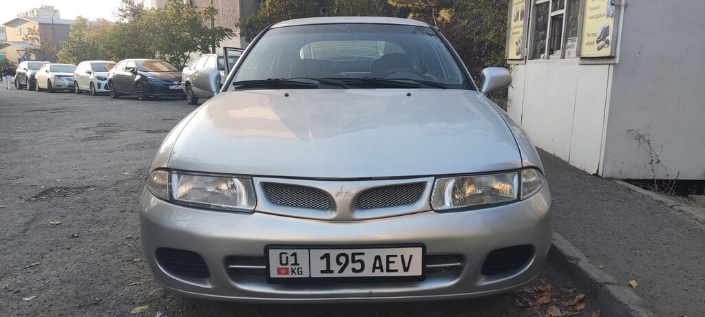 Mitsubishi Galant: 1999 г., 1.6 л, Автомат, Бензин, Седан: фото 2