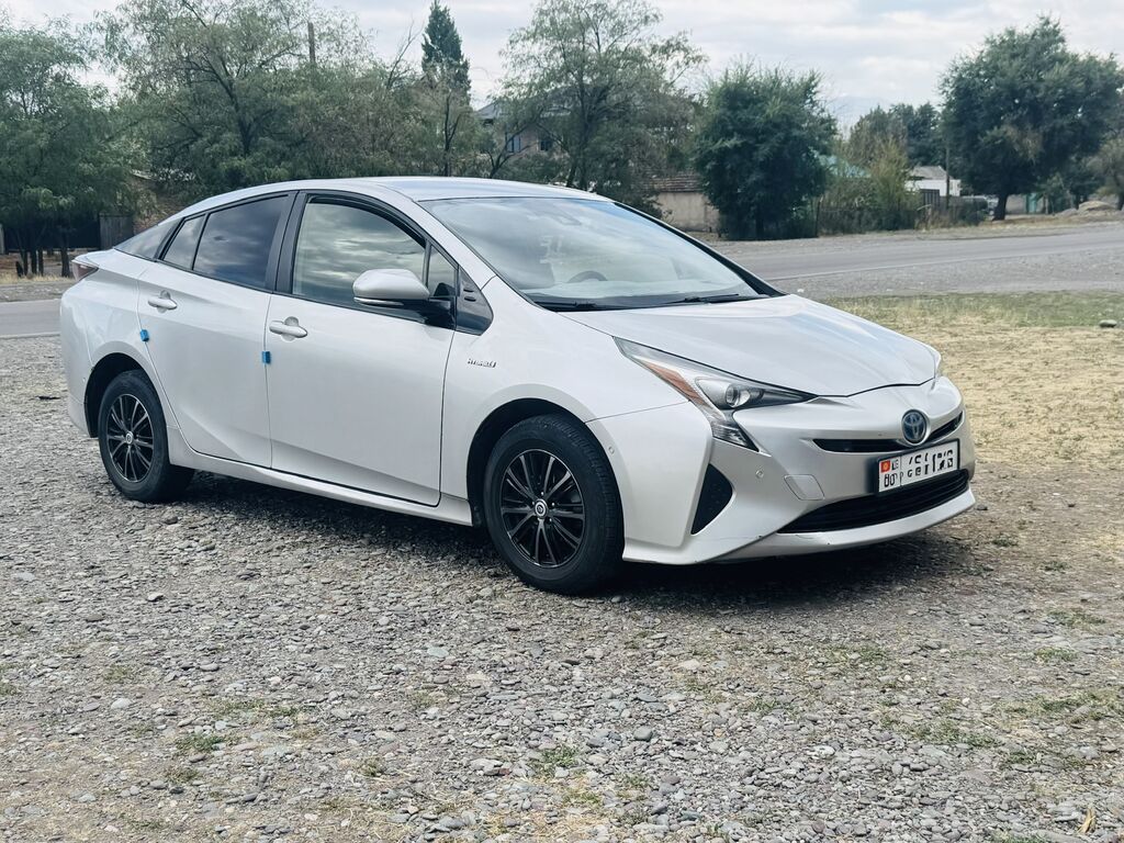 Toyota Prius: 2018 г., 1.8 л, Вариатор, Гибрид, Хэтчбэк: фото 2