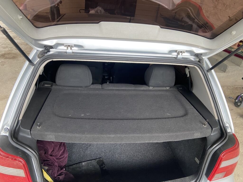 Volkswagen Golf: 2003 г., 1.6 л, Механика, Бензин, Хэтчбэк: фото 6