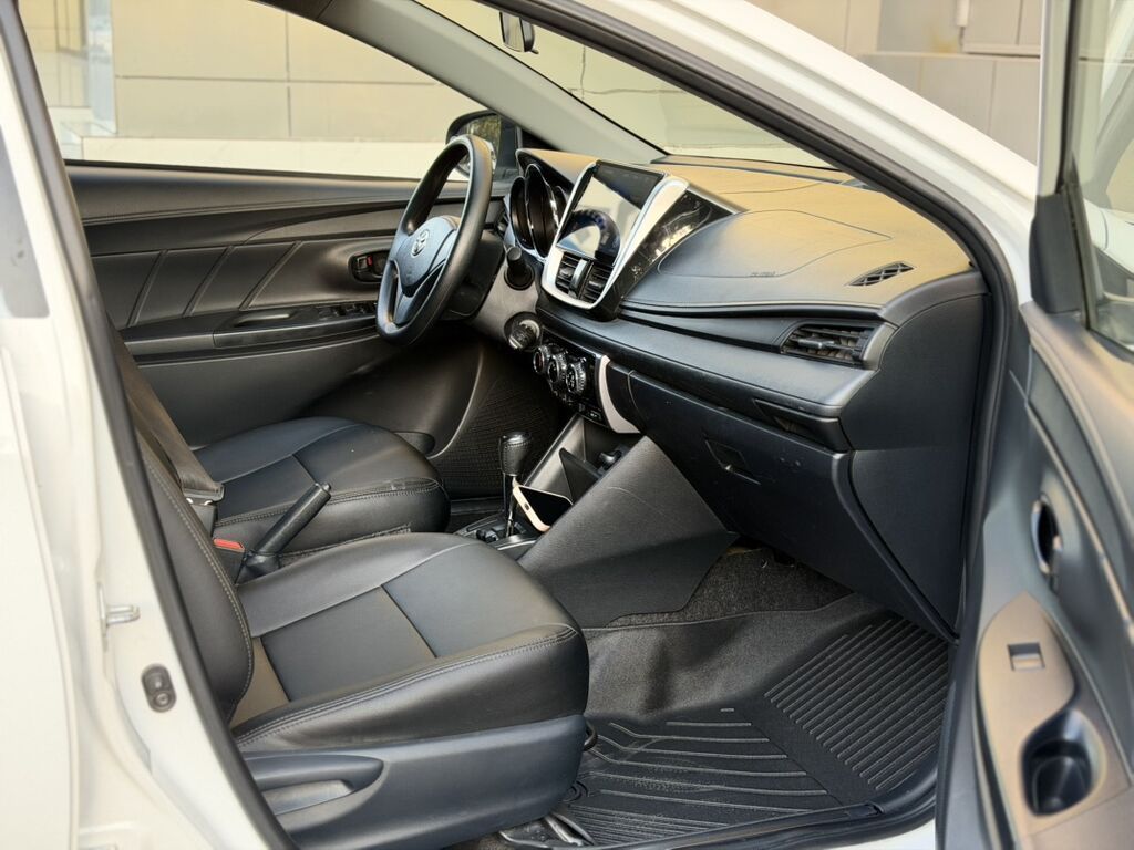 Toyota Yaris: 2020 г., 1.5 л, Автомат, Бензин, Седан: фото 4