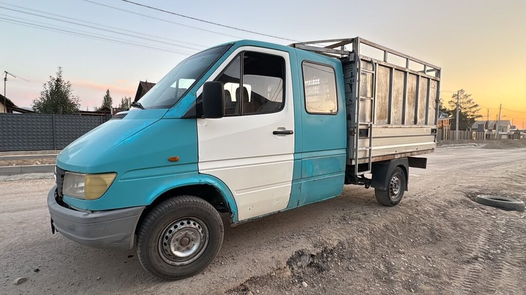 Грузовой фургон Mercedes-Benz Sprinter (двухрядная кабина, бортовая: фото 4