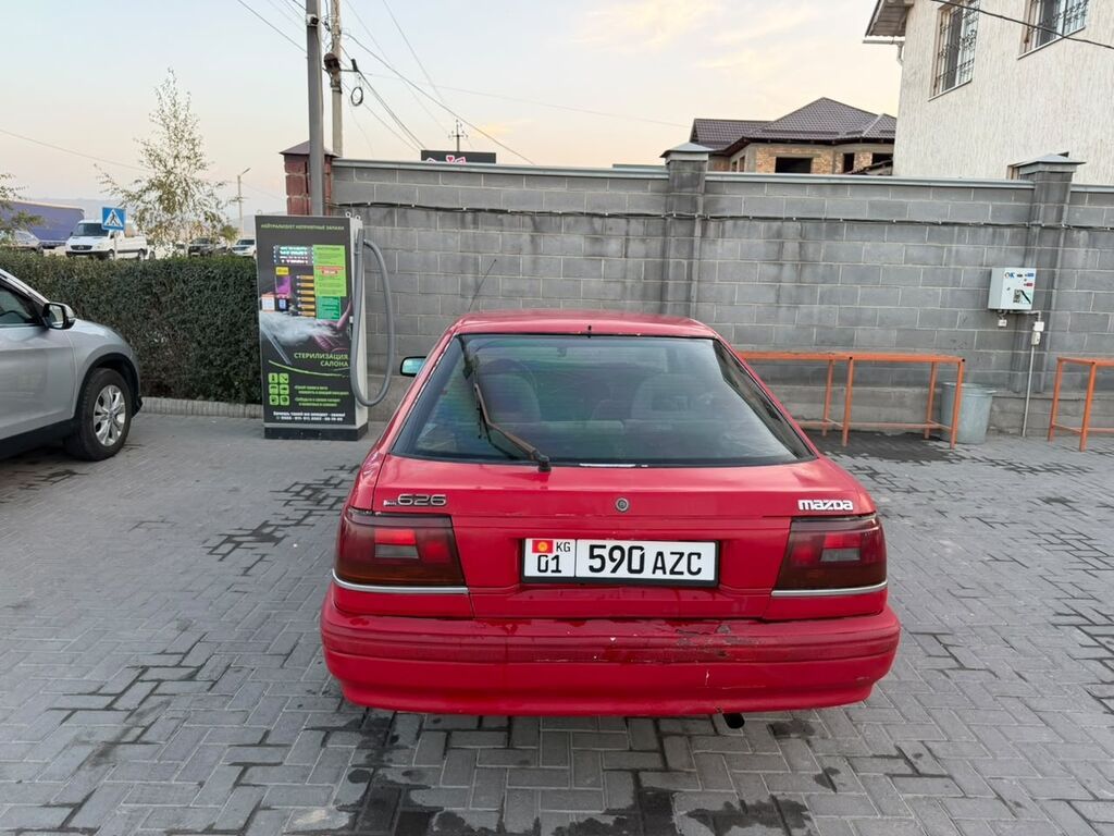 Mazda 626: 1989 г., 2.2 л, Автомат, Бензин, Хэтчбэк: фото 7