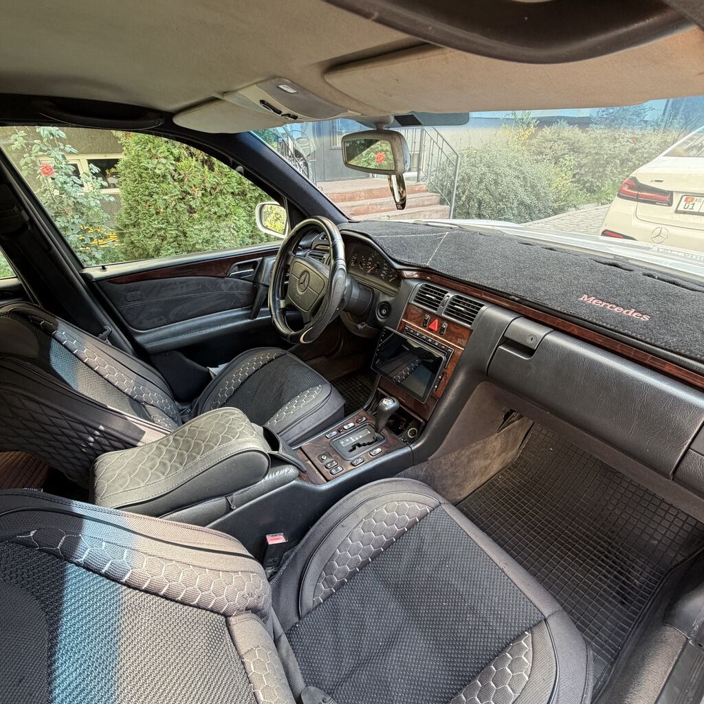 Mercedes-Benz E-Class: 1996 г., 3.2 л, Автомат, Бензин, Седан: фото 3